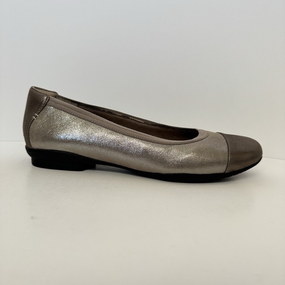 Clarks Women's Sara Orchid Flats Sz 8 Cap Toe Slip On Shoe Antique Silver - Picture 4 of 12